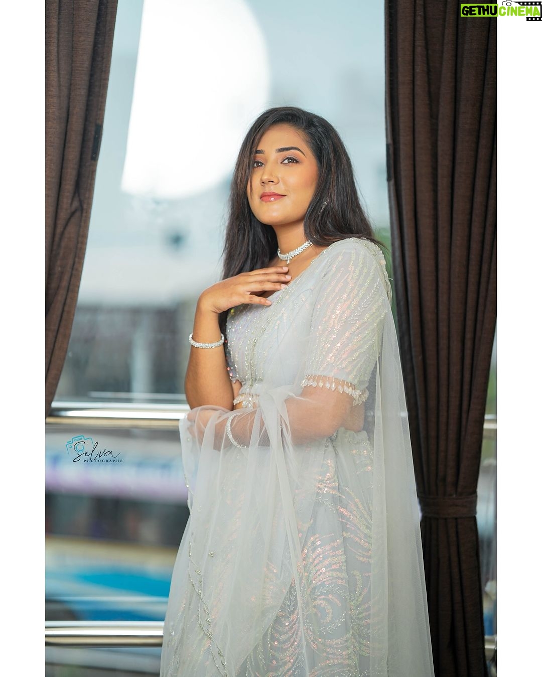 Sree Nithi Instagram - ❄️Merry Christmas❄️ Camera : @vj_selvaraman Makeup : @rathigamakeupartist Jewels : @rakshan_bazar Costume : @zaraglamzfit Event organized by : @future_vision_awards & @sundar_arts_and_drawings ❄️❄️❄️❄️❄️❄️ Madurai, India