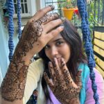Sree Nithi Instagram – Thanks to @glowwithaniessajana for making my hand more beautiful with her talent
Do support her and dm her for mehandi to make your occasion’s more memorable 🫶🏻 Chennai, India
