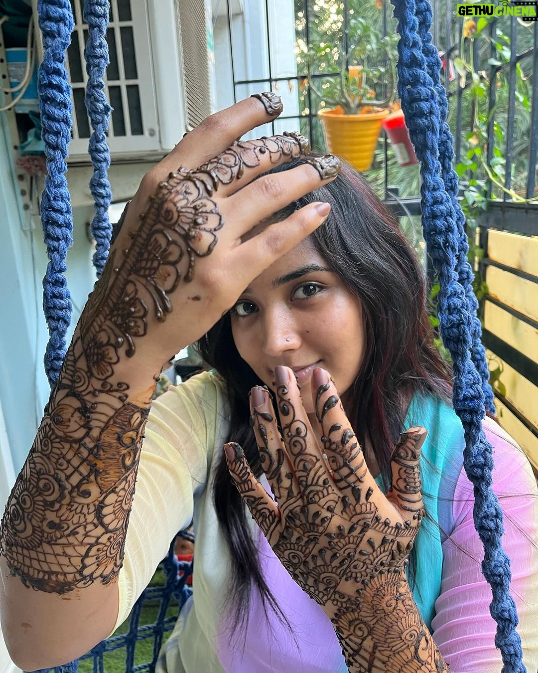 Sree Nithi Instagram - Thanks to @glowwithaniessajana for making my hand more beautiful with her talent Do support her and dm her for mehandi to make your occasion’s more memorable 🫶🏻 Chennai, India