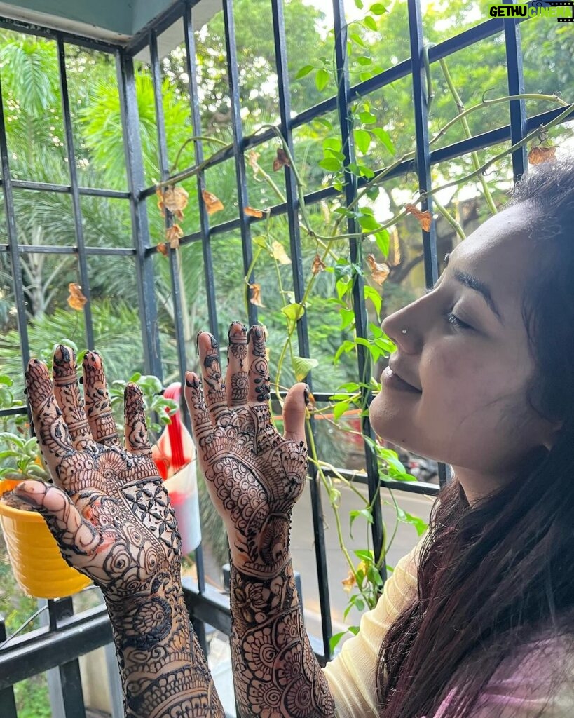 Sree Nithi Instagram - Thanks to @glowwithaniessajana for making my hand more beautiful with her talent Do support her and dm her for mehandi to make your occasion’s more memorable 🫶🏻 Chennai, India