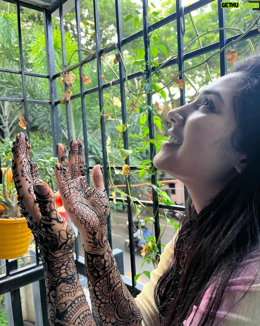 Sree Nithi Instagram - Thanks to @glowwithaniessajana for making my hand more beautiful with her talent Do support her and dm her for mehandi to make your occasion’s more memorable 🫶🏻 Chennai, India