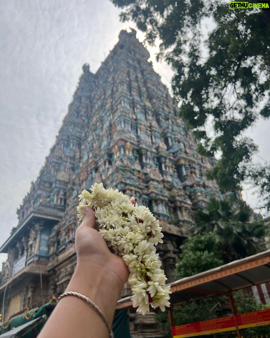 Sree Nithi Instagram - #allabouttheday Sundar & Family ❤️ @sundar_arts_and_drawings @sivashanmugapriya11 @_m_a_n_j_u_s_ Madurai Meenakshi Amman Temple