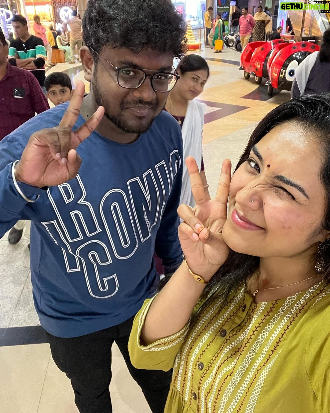 Sree Nithi Instagram - #allabouttheday Sundar & Family ❤️ @sundar_arts_and_drawings @sivashanmugapriya11 @_m_a_n_j_u_s_ Madurai Meenakshi Amman Temple