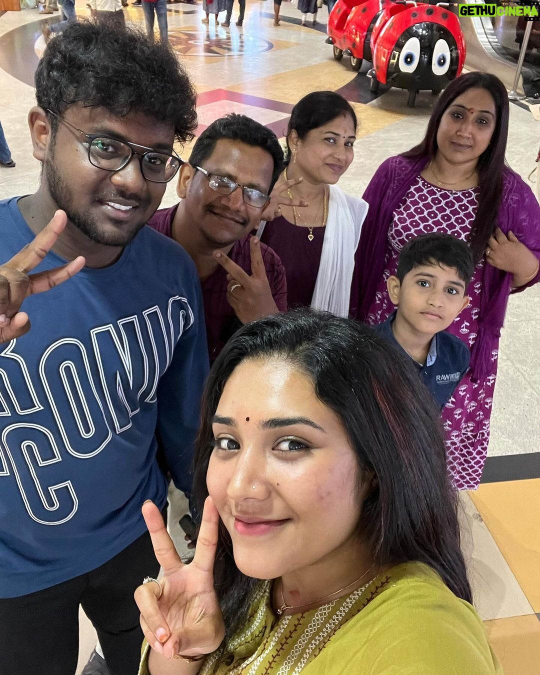 Sree Nithi Instagram - #allabouttheday Sundar & Family ❤️ @sundar_arts_and_drawings @sivashanmugapriya11 @_m_a_n_j_u_s_ Madurai Meenakshi Amman Temple