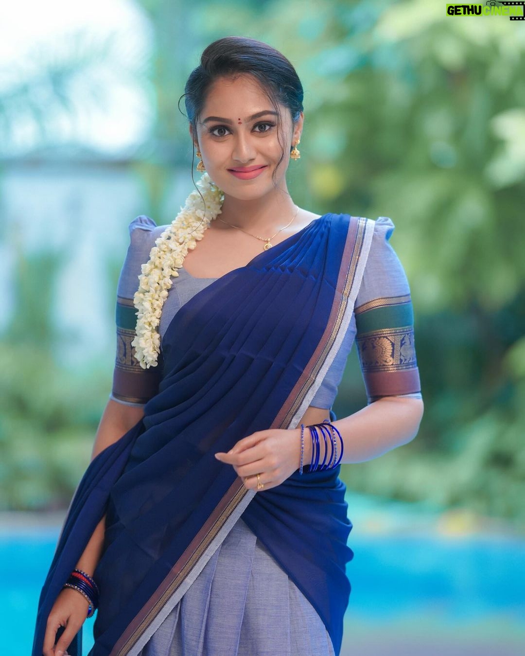 Sreethu Krishnan - 33.2K Likes - š«¶š»
Artist - @sreethu_krishnan
Costumes - @ivalinmabia
Photographer - @camerasenthil
Makeup - @sharanyas_makeupartistry
Hair - @deepathomas_makeover_artistry
Shoot Organized by @rrajeshananda
Big Update Soon .....