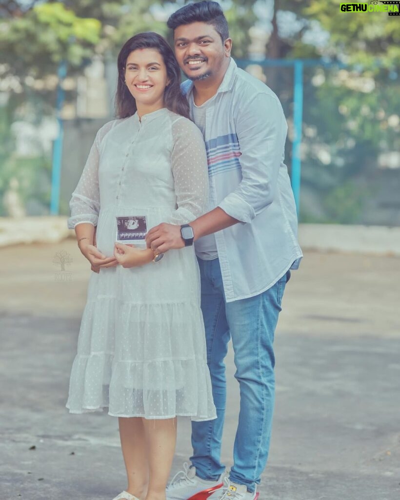 Sridevi Ashok Instagram - We can’t wait to meet our new addition . Sometimes you pray for a miracle, and God gives you two(Sitara and baby) @ashok_chintala @sitara_chintala Photography: @rootzstudios #srideviashok #momtobe #pregnancyannouncement