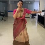 Sridevi Ashok Instagram - After long time dancing with baby bump❤️❤️❤️ Enjoy the phase and do the things you like❤️❤️❤️ Saree courtesy @lfab_creations #srideviashok #dance #babybumplove #pregnancy #pregnancylife #expectingmoms #lovefordance