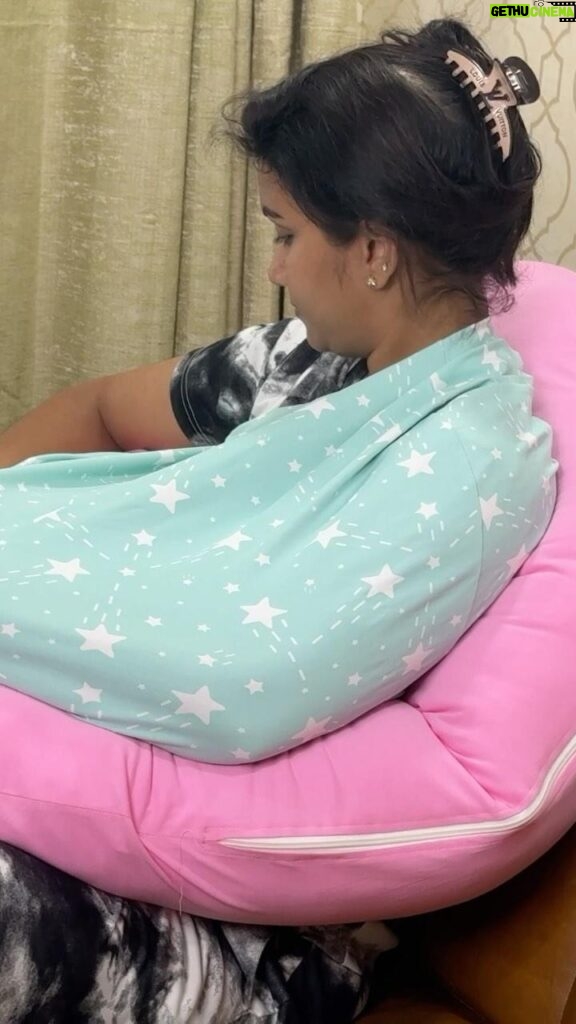 Sridevi Ashok Instagram - Pregnancy Pillow is very much useful when we’re entering into 2nd trimester. Especially this pillow make me sleep very comfortable. Very soft cushion inside... Easy to handle. Totally in love with it . @luvlap.in had crafted it with utmost care for expecting mothers. Ad #srideviashok #pregnancy #pregnancyessentials #expectingmom #pregnancyannouncement #pregnancyjourney #momlife