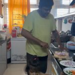 Sridevi Ashok Instagram – Aasa pattu samachu kudutheenga!! But enala sapida mudiyele🥲🥲🥲 pregnancy sickness is heavy😒 ..
But i love the way u cook for me❤️❤️ love you bujju @ashok_chintala 
Asst chef @sitara_chintala