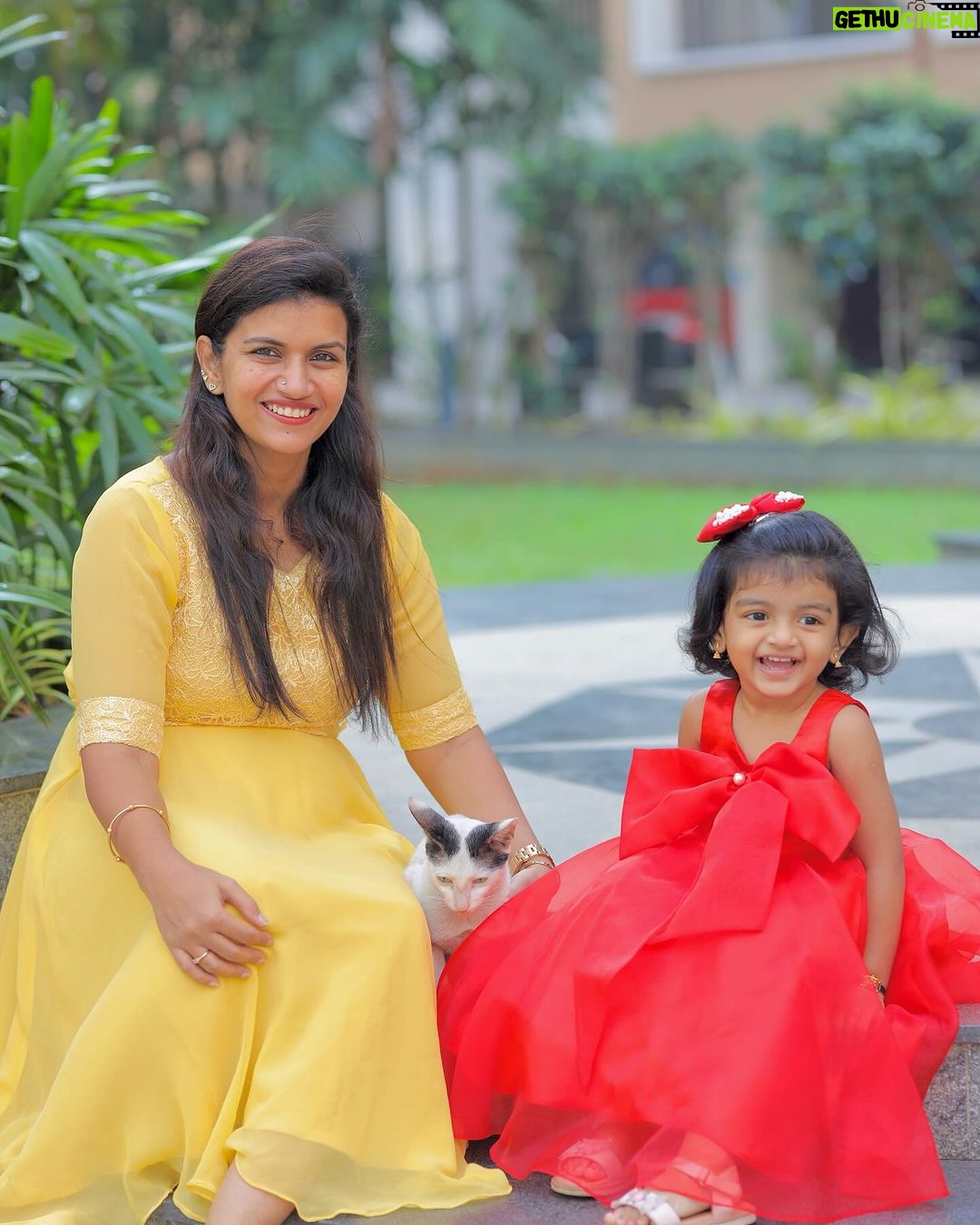 Sridevi Ashok Instagram - @sitara_chintala ‘s Christmas costume from @vika.label Wishing you all advance Merry Christmas 🥰❤️🫶 Photography: @ashok_chintala #srideviashok #christmas #christmasdress #reddress #babygowns #babydress #babyphotography