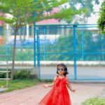 Sridevi Ashok Instagram - @sitara_chintala ‘s Christmas costume from @vika.label Wishing you all advance Merry Christmas 🥰❤️🫶 Photography: @ashok_chintala #srideviashok #christmas #christmasdress #reddress #babygowns #babydress #babyphotography