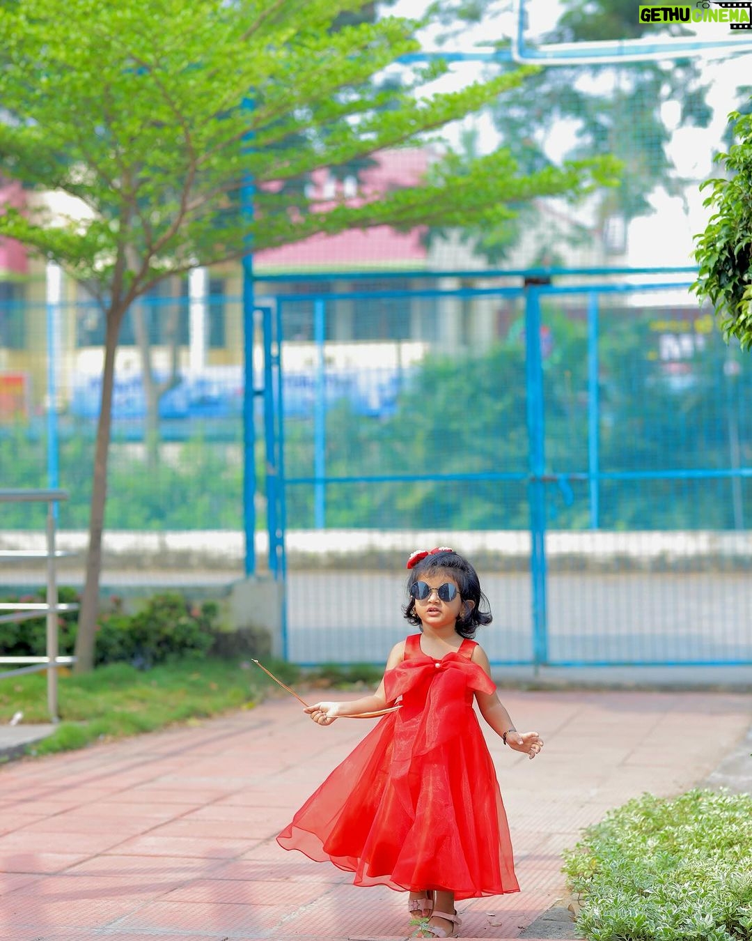 Sridevi Ashok Instagram - @sitara_chintala ‘s Christmas costume from @vika.label Wishing you all advance Merry Christmas 🥰❤️🫶 Photography: @ashok_chintala #srideviashok #christmas #christmasdress #reddress #babygowns #babydress #babyphotography
