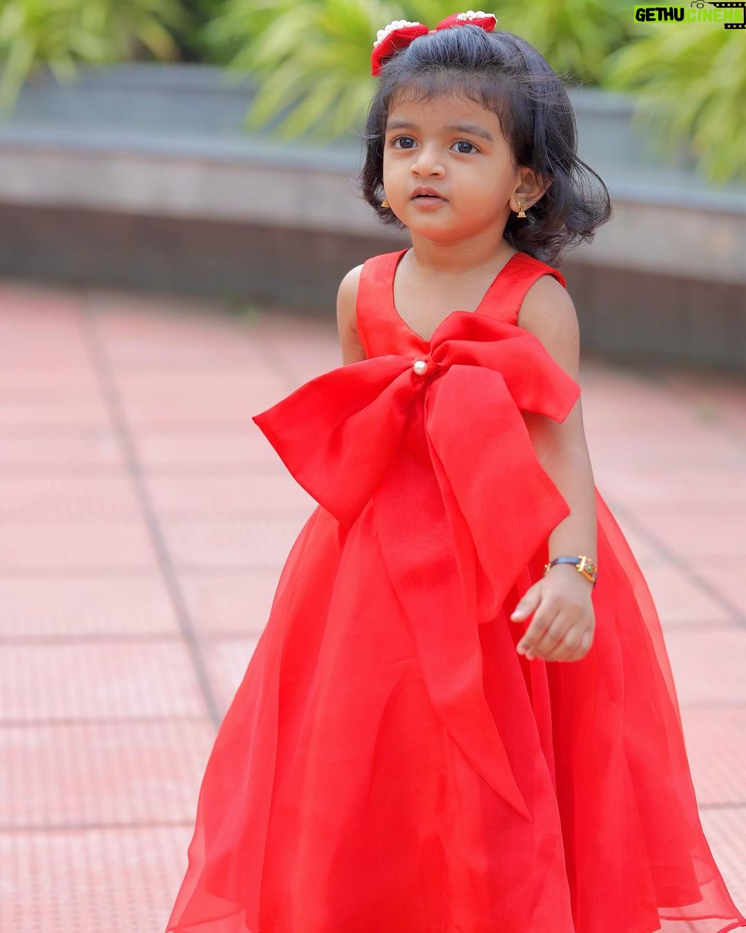 Sridevi Ashok Instagram - @sitara_chintala ‘s Christmas costume from @vika.label Wishing you all advance Merry Christmas 🥰❤️🫶 Photography: @ashok_chintala #srideviashok #christmas #christmasdress #reddress #babygowns #babydress #babyphotography