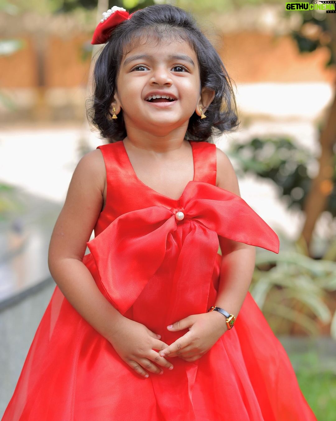 Sridevi Ashok Instagram - @sitara_chintala ‘s Christmas costume from @vika.label Wishing you all advance Merry Christmas 🥰❤️🫶 Photography: @ashok_chintala #srideviashok #christmas #christmasdress #reddress #babygowns #babydress #babyphotography
