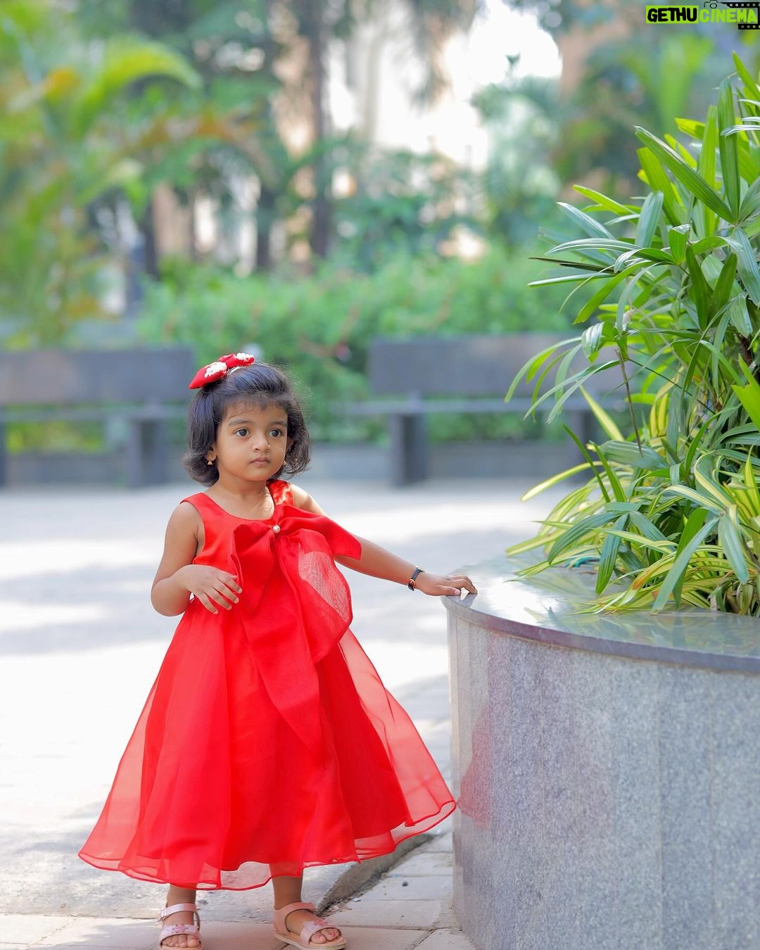 Sridevi Ashok Instagram - @sitara_chintala ‘s Christmas costume from @vika.label Wishing you all advance Merry Christmas 🥰❤️🫶 Photography: @ashok_chintala #srideviashok #christmas #christmasdress #reddress #babygowns #babydress #babyphotography