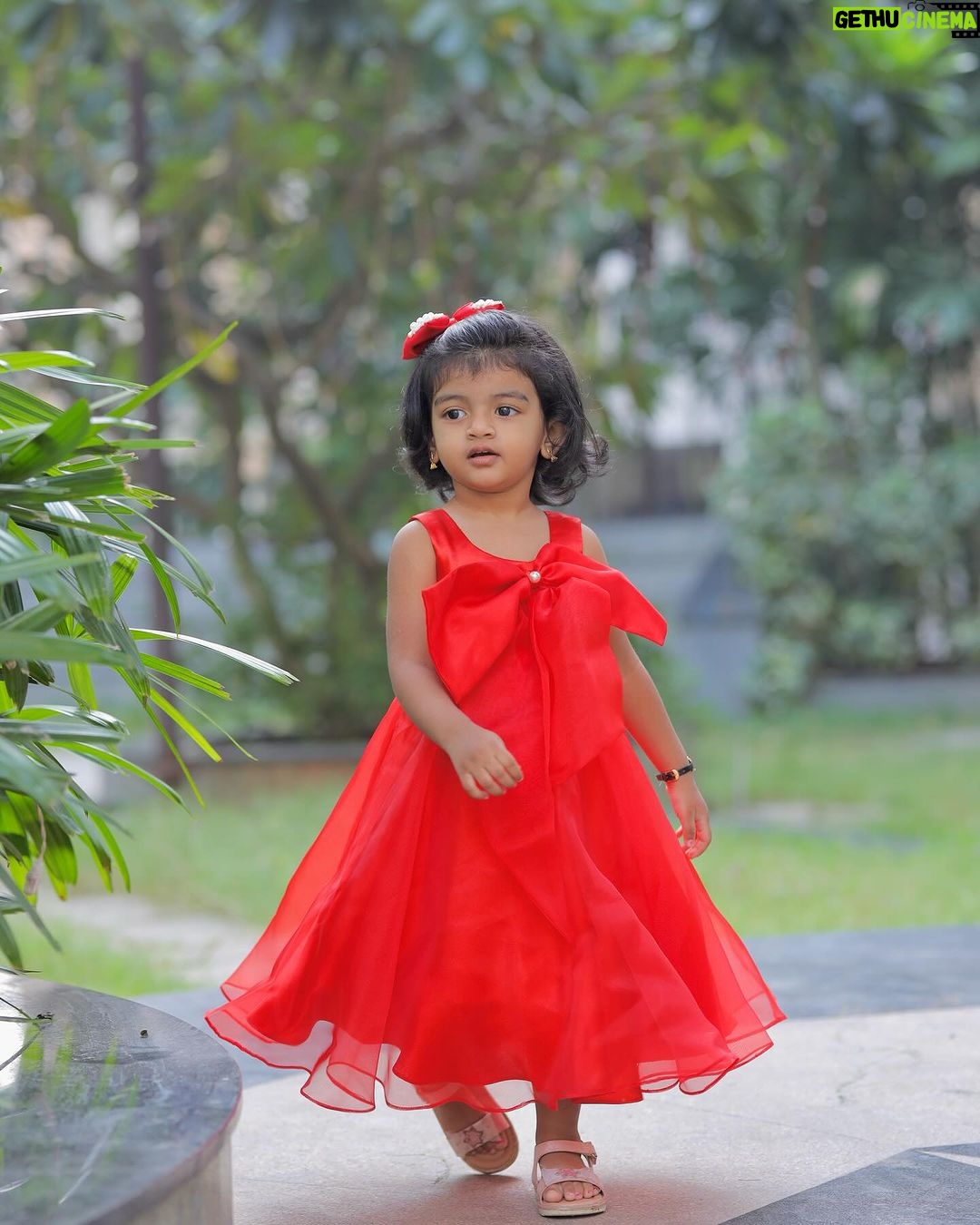 Sridevi Ashok Instagram - @sitara_chintala ‘s Christmas costume from @vika.label Wishing you all advance Merry Christmas 🥰❤️🫶 Photography: @ashok_chintala #srideviashok #christmas #christmasdress #reddress #babygowns #babydress #babyphotography