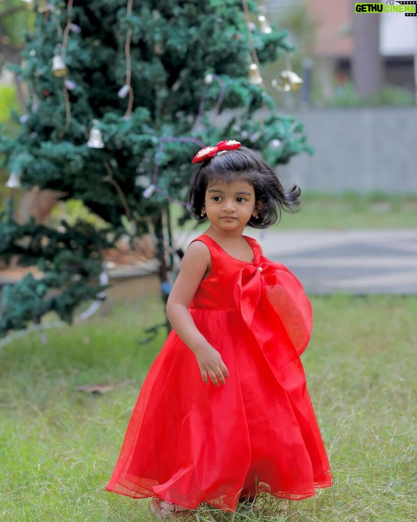 Sridevi Ashok Instagram - @sitara_chintala ‘s Christmas costume from @vika.label Wishing you all advance Merry Christmas 🥰❤️🫶 Photography: @ashok_chintala #srideviashok #christmas #christmasdress #reddress #babygowns #babydress #babyphotography