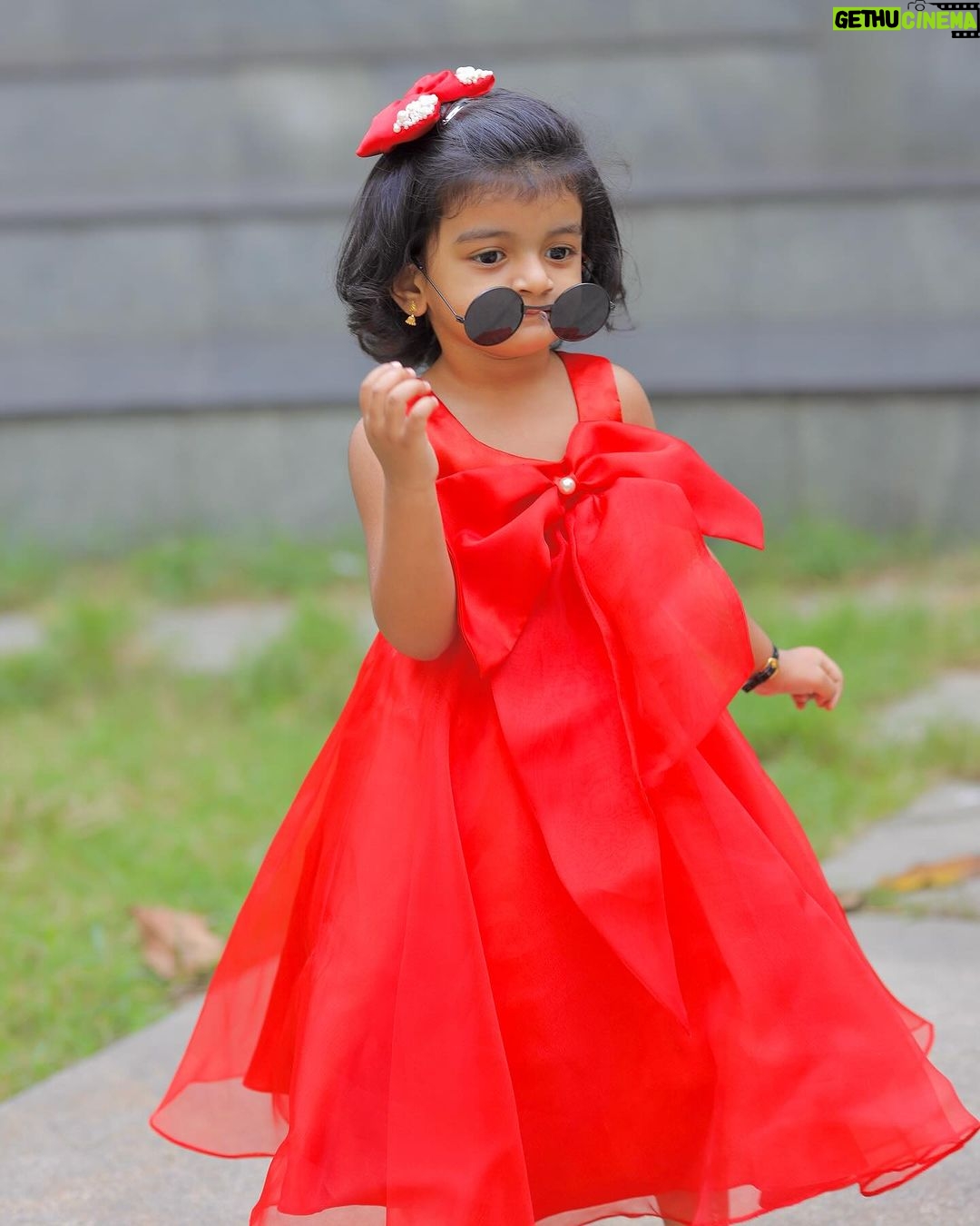 Sridevi Ashok Instagram - @sitara_chintala ‘s Christmas costume from @vika.label Wishing you all advance Merry Christmas 🥰❤️🫶 Photography: @ashok_chintala #srideviashok #christmas #christmasdress #reddress #babygowns #babydress #babyphotography