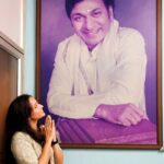 Srinidhi Ramesh Shetty Instagram – ನಾವಾಡುವ ನುಡಿಯೇ ಕನ್ನಡ ನುಡಿ, 
ಚಿನ್ನದ ನುಡಿ, ಸಿರಿಗನ್ನಡ ನುಡಿ
ನಾವಿರುವ ತಾಣವೇ ಗಂಧದ ಗುಡಿ, 
ಅಂದದ ಗುಡಿ, ಚೆಂದದ ಗುಡಿ 
ನಾವಾಡುವ ನುಡಿಯೇ ಕನ್ನಡ ನುಡಿ, 
ನಾವಿರುವ ತಾಣವೇ ಗಂಧದ ಗುಡಿ
ಅಂದದ ಗುಡಿ ಗಂಧದ ಗುಡಿ 
ಚಂದದ ಗುಡಿ ಶ್ರೀಗಂಧದ ಗುಡಿ
ಅಹಹ ಅಹಹ 🎶🎶🎶🎶 ॥

ಎಲ್ಲರಿಗೂ ಕರ್ನಾಟಕ ರಾಜ್ಯೋತ್ಸವದ ಹಾರ್ದಿಕ ಶುಭಾಶಯಗಳು 💛❤️