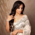 Srinidhi Ramesh Shetty Instagram – My love for sarees is beyond my love for sarees🤣 if that made any sense at all😂🫠

A quick rundown🙈
Me : heyy I have an event!
Stylist : Okay, so what do u wanna wear this time?
Me : Sareeeeee😬
Stylist : What? AGAINN?
Me : yesss🙈 again🫠🦭
.
.
.
.
.
Styled by @niru05_raghupathy
Saree @jade_bymk
Jewellery @karnikajewelshyd 
Makeup @sadhnasingh1 
Hair @hairbyrajabali 
Photos @pranav.foto
Saree draping @vijayalakshmi9669