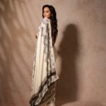 Srinidhi Ramesh Shetty Instagram – My love for sarees is beyond my love for sarees🤣 if that made any sense at all😂🫠

A quick rundown🙈
Me : heyy I have an event!
Stylist : Okay, so what do u wanna wear this time?
Me : Sareeeeee😬
Stylist : What? AGAINN?
Me : yesss🙈 again🫠🦭
.
.
.
.
.
Styled by @niru05_raghupathy
Saree @jade_bymk
Jewellery @karnikajewelshyd 
Makeup @sadhnasingh1 
Hair @hairbyrajabali 
Photos @pranav.foto
Saree draping @vijayalakshmi9669