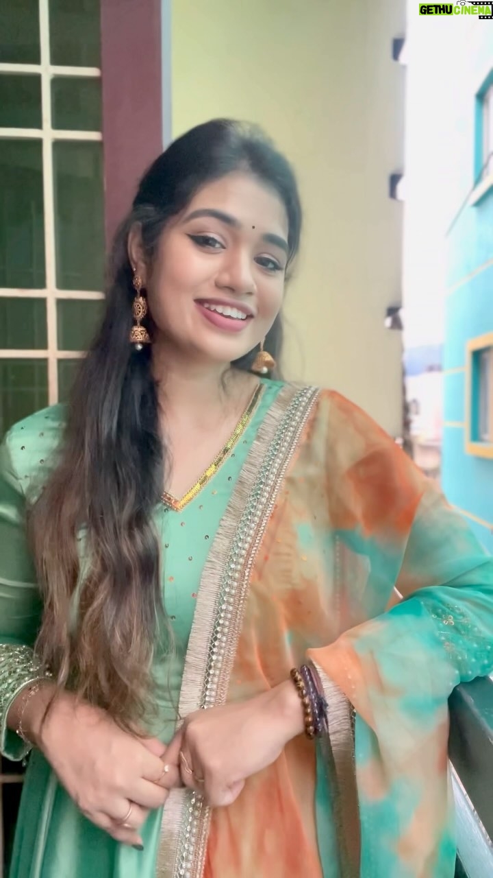 Srinisha Jayaseelan Instagram - Since most of you all have asked for “ONLY VOICE” 💜❤️ பெண்களிடம் சொல்வது குறைவு செய்வது அதிகம் செயல்புயல் நானடி✨ #singer #instasinger #singersofinstagram #instacover #onlyvoice #femalevocals #love #sivaji #thalaivar #rajnikanth #shreya #arr #rahman #madhushree #hariharan #classic