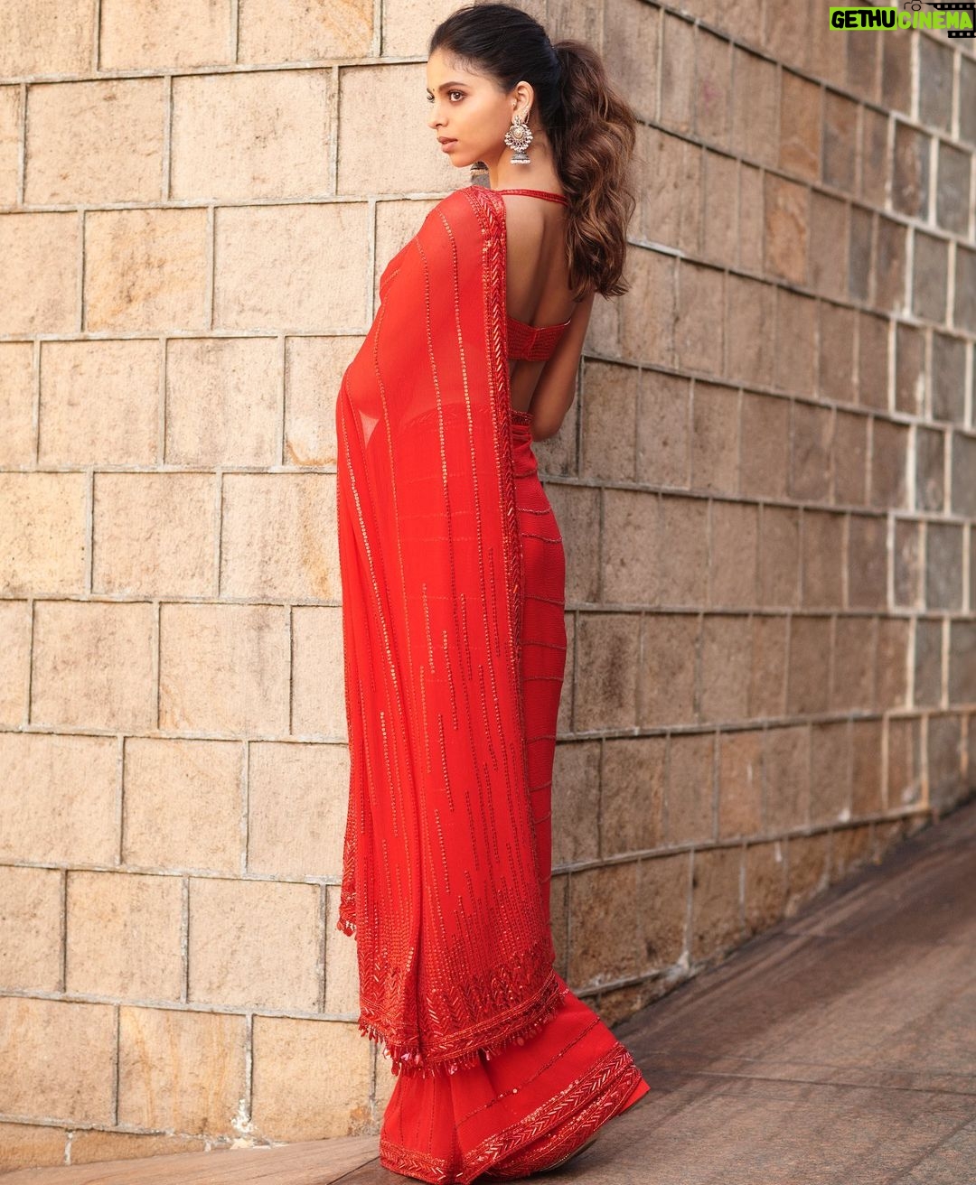 Suhana Khan - 0.9 Million Likes -