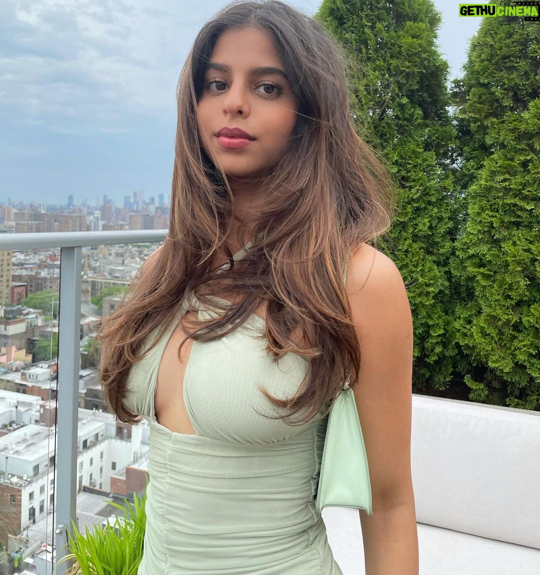 Suhana Khan - 1 Million Likes - twentyone ♡