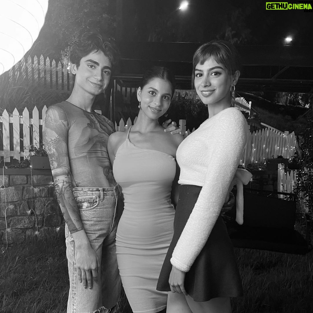 Suhana Khan - 1 Million Likes - 22/22 😋