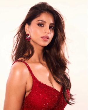 Suhana Khan Instagram - ❤️

Outfit @ramisalamoun
Jewellery @goenkaindia
Styled by @mohitrai with @shubhi.kumar @ruchikrishnastyles
Makeup by @makeupbyriddhima
Hair by @hairbysanjanag
Shot by @pixel.exposures