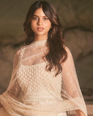 Suhana Khan Instagram - 🤍 @falgunishanepeacockindia