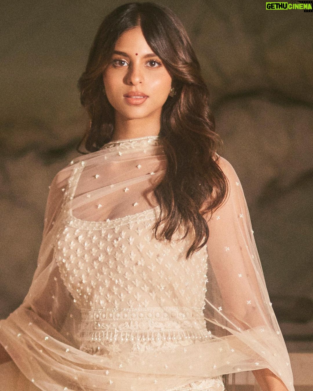 Suhana Khan - 0.9 Million Likes - 🤍 @falgunishanepeacockindia
