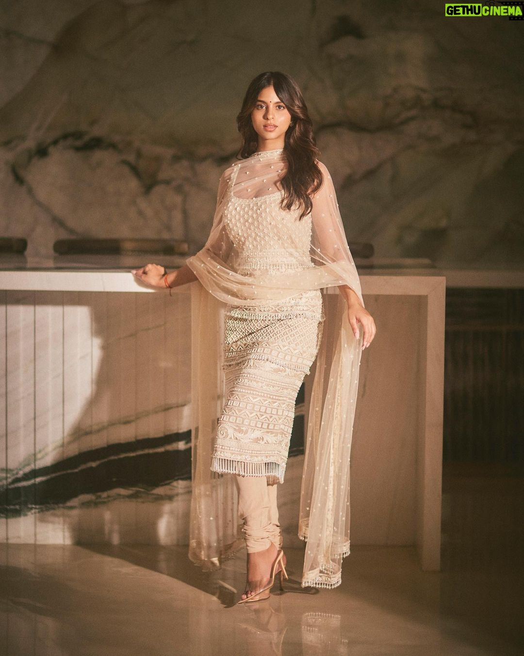 Suhana Khan - 0.9 Million Likes - 🤍 @falgunishanepeacockindia