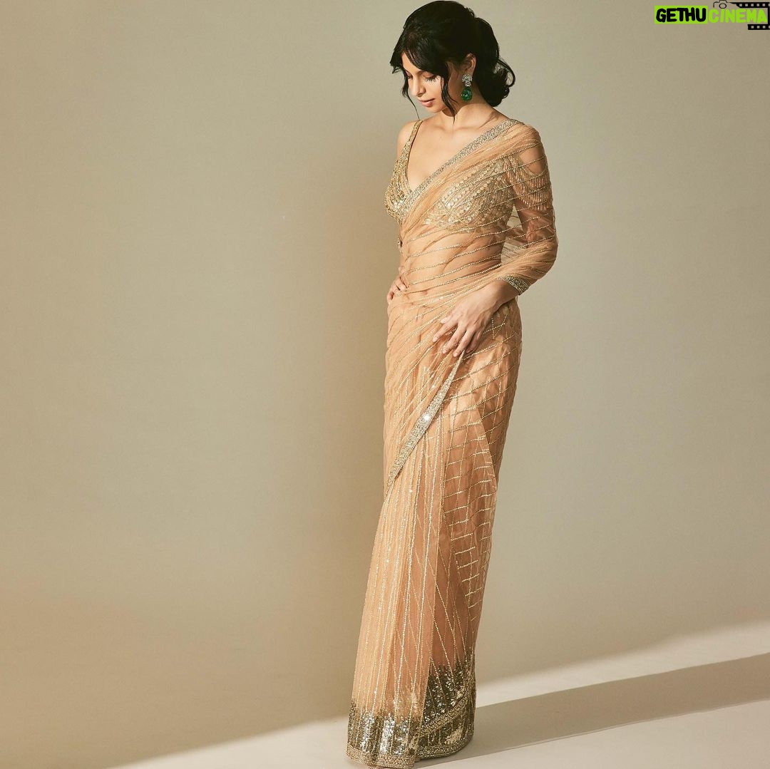 Suhana Khan - 0.9 Million Likes - Happy Diwali :))
@falgunishanepeacockindia