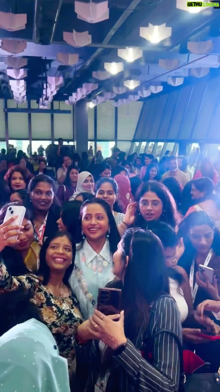 Suma Kanakala Instagram - Success comes when you Stop Dreaming and Start Working for it. Had great time with few Amazing and Successful Women at Digital Women Awards…🤩🏅 #Success #Womenpower #Womenempowerment #Womensupportingwomen #Womeninbusiness #Inspiration #Entrepreneur #Successfulwomen #Digitalwomenawards