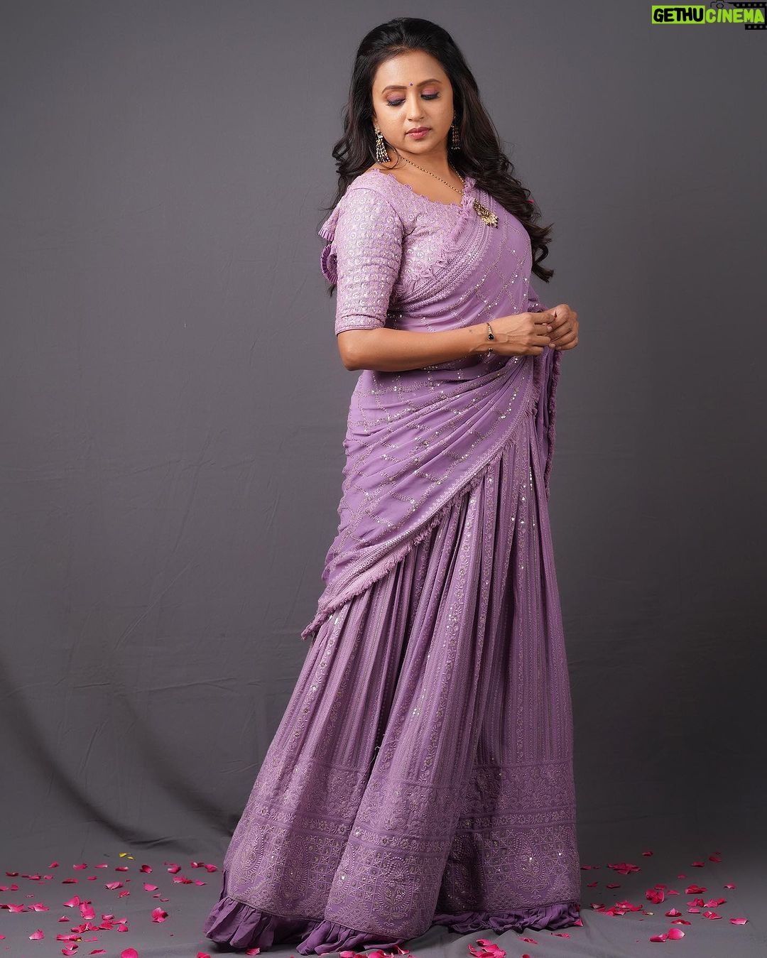 Suma Kanakala Instagram - The harder you work for something, the greater you'll feel when you achieve it. 💜 Styled by @stylebyannapurna Collaboration with Outfit @houseofmudrika Jewellery @alluringaccessories.a2 Makeup @madhu_derangula Hair @thrinath_nambara_ Photography @valmikiramuphotography #sumakanakala #suma #anchorsuma #anchorsumakanakala #kanakalasuma #thursdaythoughts #thursday