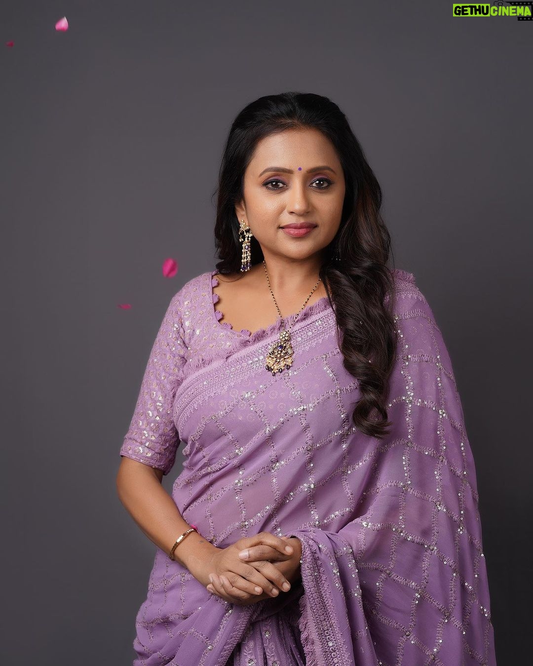 Suma Kanakala Instagram - The harder you work for something, the greater you'll feel when you achieve it. 💜 Styled by @stylebyannapurna Collaboration with Outfit @houseofmudrika Jewellery @alluringaccessories.a2 Makeup @madhu_derangula Hair @thrinath_nambara_ Photography @valmikiramuphotography #sumakanakala #suma #anchorsuma #anchorsumakanakala #kanakalasuma #thursdaythoughts #thursday