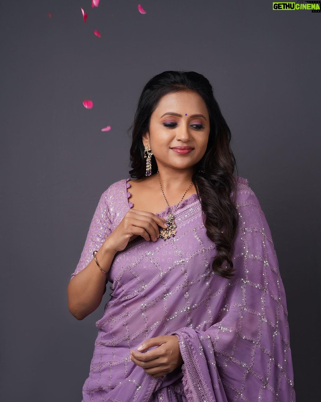 Suma Kanakala Instagram - The harder you work for something, the greater you'll feel when you achieve it. 💜 Styled by @stylebyannapurna Collaboration with Outfit @houseofmudrika Jewellery @alluringaccessories.a2 Makeup @madhu_derangula Hair @thrinath_nambara_ Photography @valmikiramuphotography #sumakanakala #suma #anchorsuma #anchorsumakanakala #kanakalasuma #thursdaythoughts #thursday