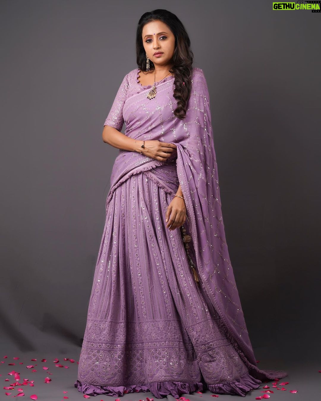 Suma Kanakala Instagram - The harder you work for something, the greater you'll feel when you achieve it. 💜 Styled by @stylebyannapurna Collaboration with Outfit @houseofmudrika Jewellery @alluringaccessories.a2 Makeup @madhu_derangula Hair @thrinath_nambara_ Photography @valmikiramuphotography #sumakanakala #suma #anchorsuma #anchorsumakanakala #kanakalasuma #thursdaythoughts #thursday