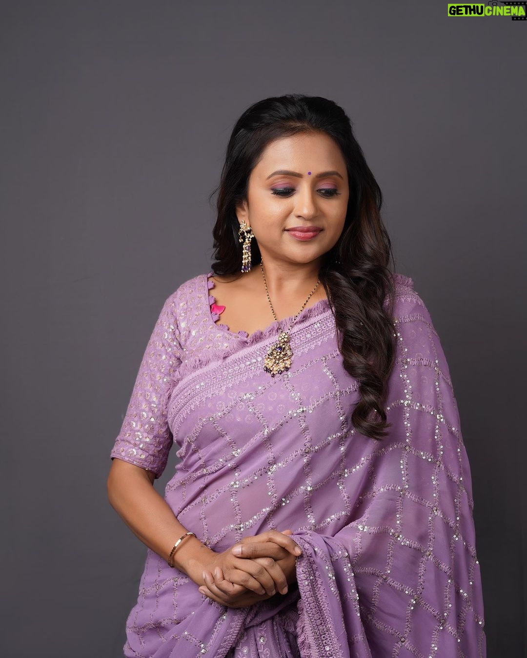 Suma Kanakala Instagram - The harder you work for something, the greater you'll feel when you achieve it. 💜 Styled by @stylebyannapurna Collaboration with Outfit @houseofmudrika Jewellery @alluringaccessories.a2 Makeup @madhu_derangula Hair @thrinath_nambara_ Photography @valmikiramuphotography #sumakanakala #suma #anchorsuma #anchorsumakanakala #kanakalasuma #thursdaythoughts #thursday