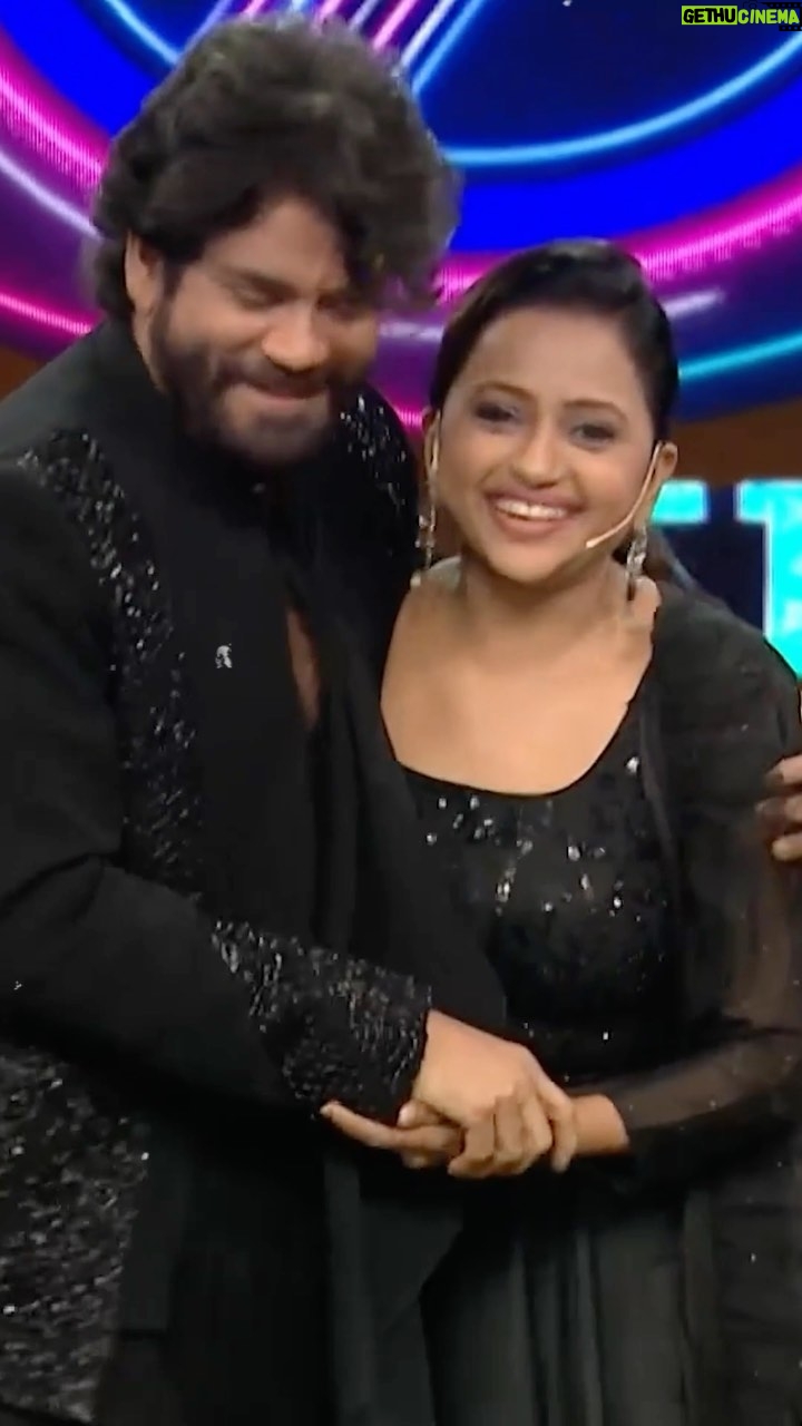 Suma Kanakala Instagram - It feels great to be in #BiggBoss and spending time with #Nagarjuna Garu and all the housemates. I really feel happy to be part of BiggBoss family and grateful for the love they shower on me in every season.. Thank you❤️❤️ . styled by @stylebyannapurna @i.deekshasetti Wearing @maramsclothing_official Jewllery: @alluringaccessories.a2 Makeup @emraanartistry Hair @koduruamarnath Videography @swipeupproductions #Suma #Sumakanakala #anchorsuma #biggboss7telugu #Biggboss7 #Trending #Viral
