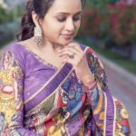 Suma Kanakala Instagram - Your life is your canvas, and you are the masterpiece😊💜✨ . styled by @stylebyannapurna Wearing: @varahi_artstudio Jewellery @tantra.brassjewellery Makeup @madhu_derangula Hair @koduruamarnath Photography @valmikiramuphotography Videography @swipeupproductions #sumakanakala #anchorsuma #anchorsumakanakala #kanakalasuma #trending #viralreels