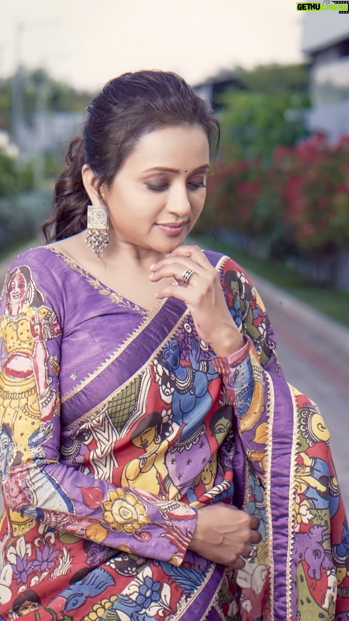 Suma Kanakala Instagram - Your life is your canvas, and you are the masterpiece😊💜✨ . styled by @stylebyannapurna Wearing: @varahi_artstudio Jewellery @tantra.brassjewellery Makeup @madhu_derangula Hair @koduruamarnath Photography @valmikiramuphotography Videography @swipeupproductions #sumakanakala #anchorsuma #anchorsumakanakala #kanakalasuma #trending #viralreels