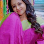 Suma Kanakala Instagram - Thrilled to have graced the grand opening of Dakshin Weaves at Weavers India Store on Dec 14! It was a joy to explore the rich tapestry of traditional handloom sarees, blending elegance and charm. The exquisite craftsmanship truly stole the show. Thank you for having me as the Guest of Honor, and congratulations to @dakshinweaves on this wonderful milestone! @weaversindia_aakruti @gravityadfilms