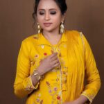 Suma Kanakala Instagram - True elegance is the manifestation of independent mind 💛✨ . styled by @stylebyannapurna Wearing: @vrb_collections Jewellery : @aanvitrends Makeup @madhu_derangula Hair @koduruamarnath Photography @valmikiramuphotography #sumakanakala #anchorsuma #anchorsumakanakala #kanakalasuma