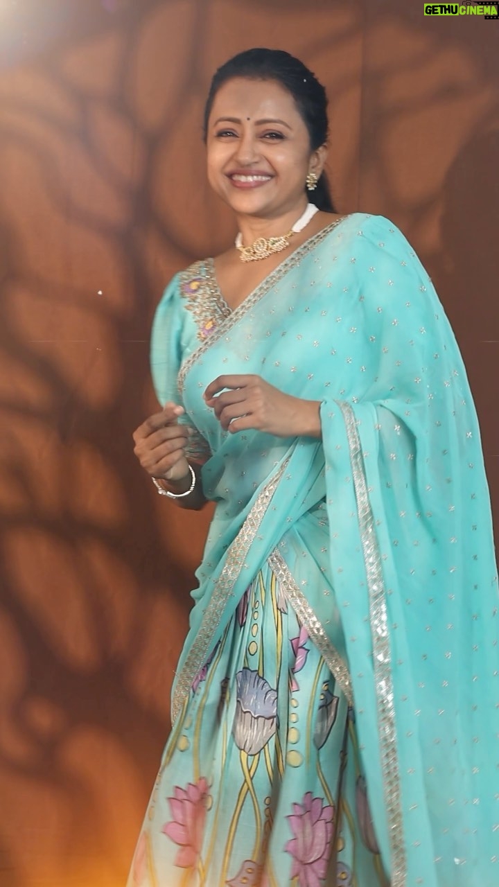 Suma Kanakala Instagram - Just me Vibing on this trend💃🏻 . styled by @stylebyannapurna Wearing: @yathidesignstudio Jewellery @aanvitrends @alluringaccessories.a2 Makeup @madhu_derangula Hair @koduruamarnath Videography @swipeupproductions #sumakanakala #anchorsuma #anchorsumakanakala #kanakalasuma #Extraordinary #Animal #Viral #Trending #funnyreels #sundayfunday