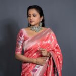 Suma Kanakala Instagram - Stay patient and trust the journey.. Styled by @stylebyannapurna Collaboration with Outfit @vrb_collections Jewellery @fashioncurvee Makeup @emraanartistry Hair @chinnisrinu_stylist Photography @valmikiramuphotography #sumakanakala #suma #kanakalasuma #anchorsuma #saturday #saturdayvibes