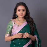 Suma Kanakala Instagram - Your hustle speaks louder than your words 🌸 Styled by @stylebyannapurna Collaboration with Outfit @varahi_artstudio Jewellery @alluringaccessories.a2 Makeup @madhu_derangula Hair @koduruamarnath Photography @valmikiramuphotography #sumakanakala #suma #anchorsuma #anchorsumakanakala #sumaadda #sundaying