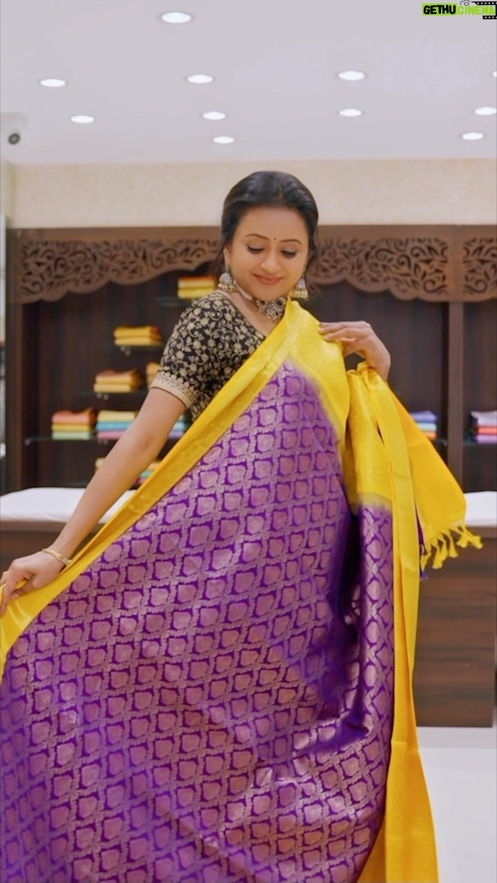 Suma Kanakala Instagram - Sale at naira silks, visit store now to get 10% discount sale Store location - 1st branch naira silks samatha nagar, Kukatpally Store location -2nd branch naira silks near orchid international school, kakatiya hills, Hyderabad Contact:-9049737999 Video call facility and online order are also available #Ad #sumakanakala #anchorsuma #nairasilks