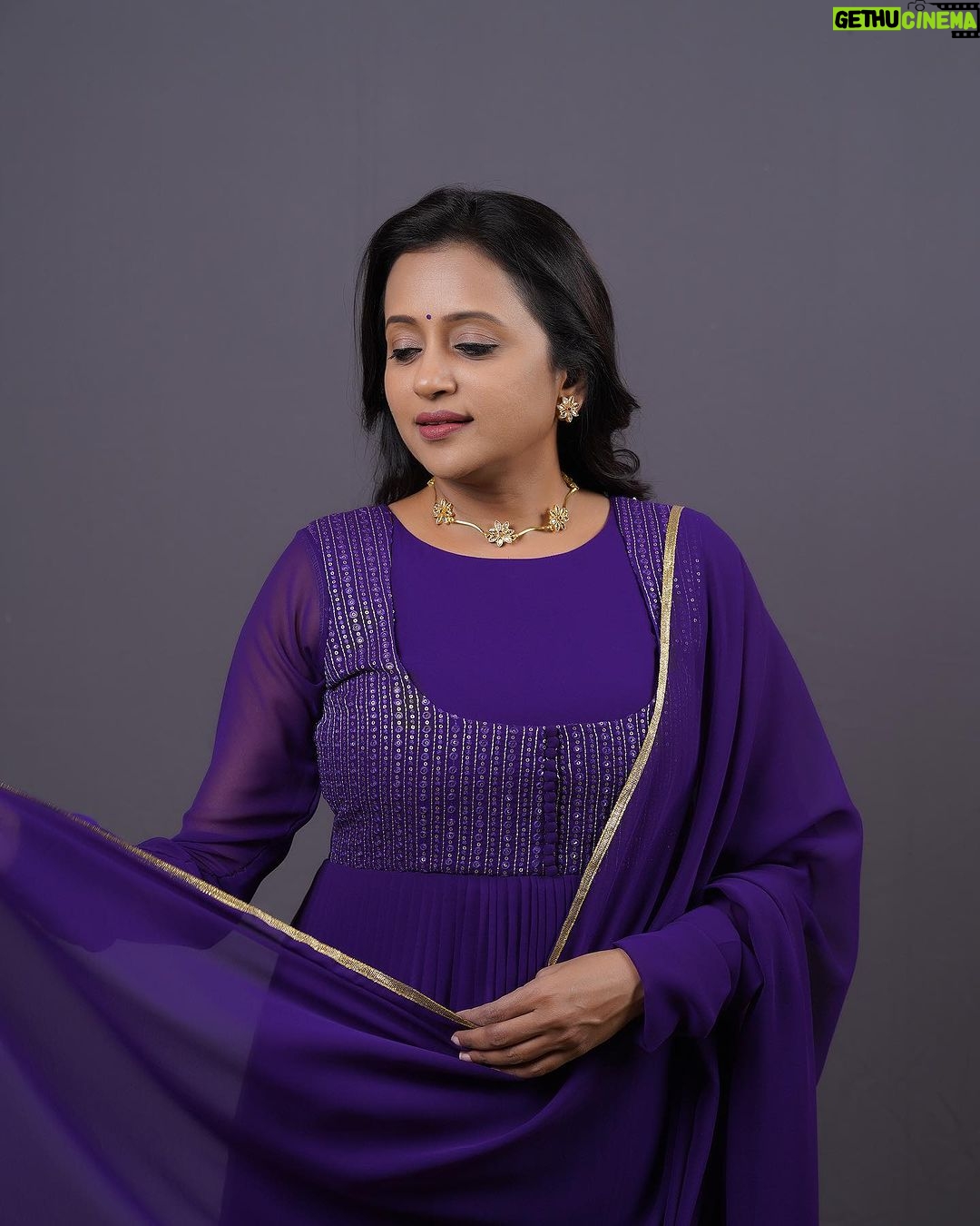 Suma Kanakala Instagram - Make today so awesome that yesterday gets jealous π Styled by @stylebyannapurna Collaboration with Outfit @sj_trends_and_fashion__ Jewellery @tantra.brassjewellery Hair @chinnisrinu_stylist Photography @valmikiramuphotography #sumakanakala #suma #anchorsuma #anchorsumakanakala #friyay #fridayvibes